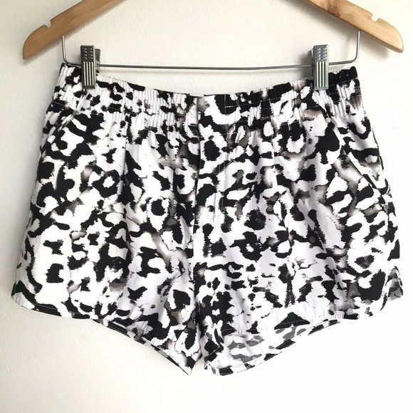 Calvin klein Womens Size Small Shorts Pockets Black White Animal Print - Picture 1 of 10